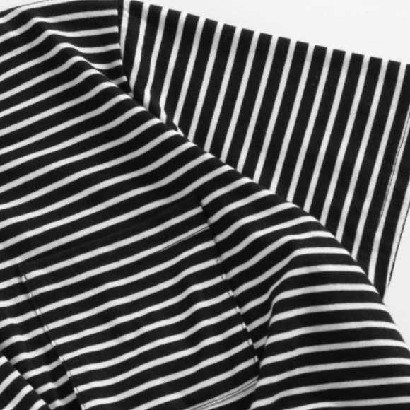 ‼️1 S Left‼️Striped Twist Front Crop 🤩 - Picture 5 of 5